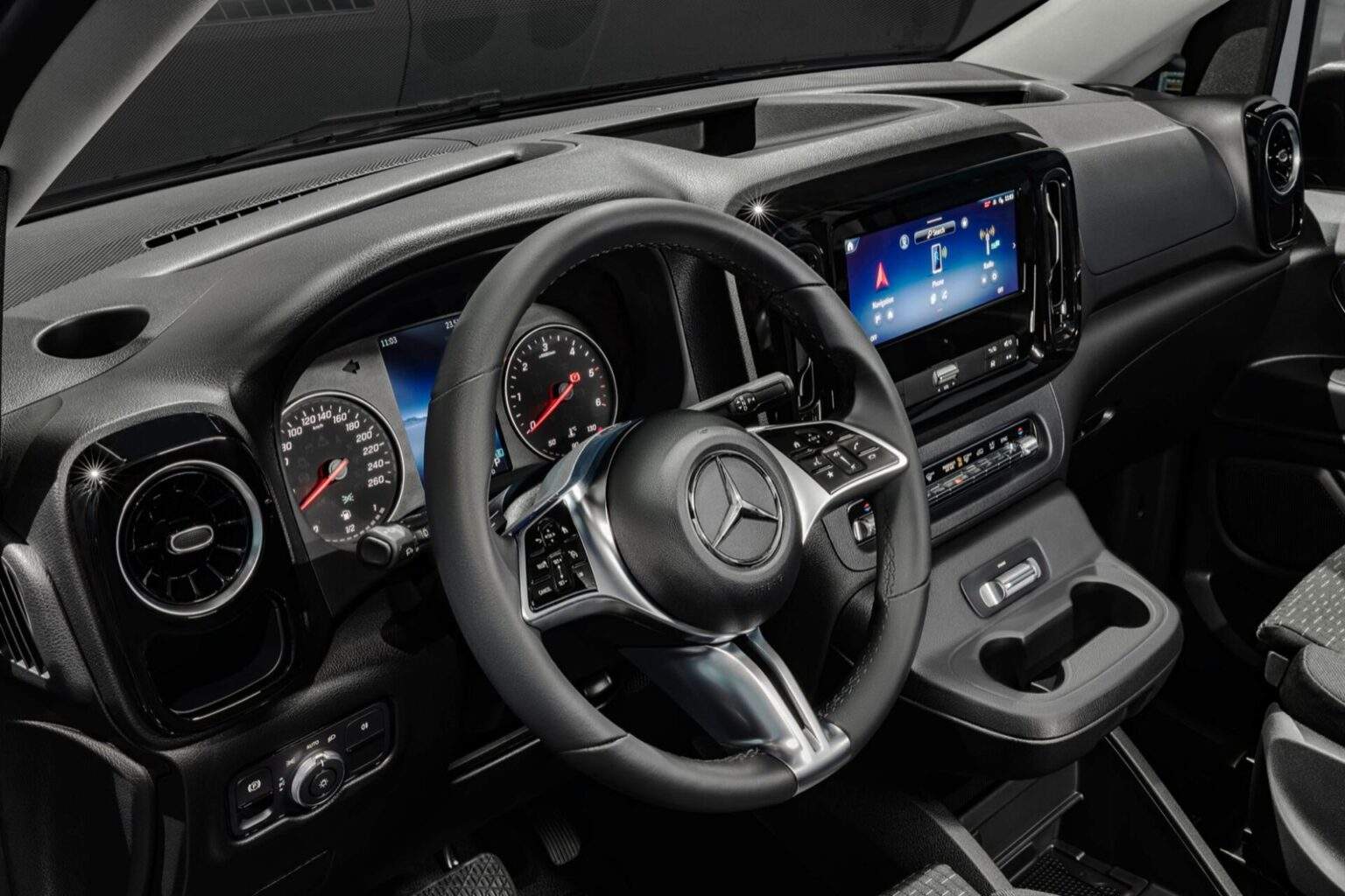 Замена штатной магнитолы Mercedes